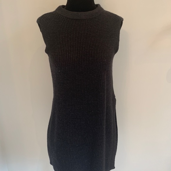 Black No Sleeve Top - Picture 1 of 2